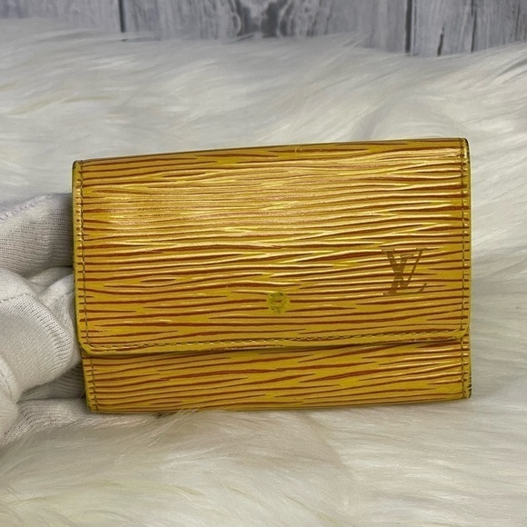 LOUIS VUITTON epi leather 6 key holder in mustard - Picture 3 of 15